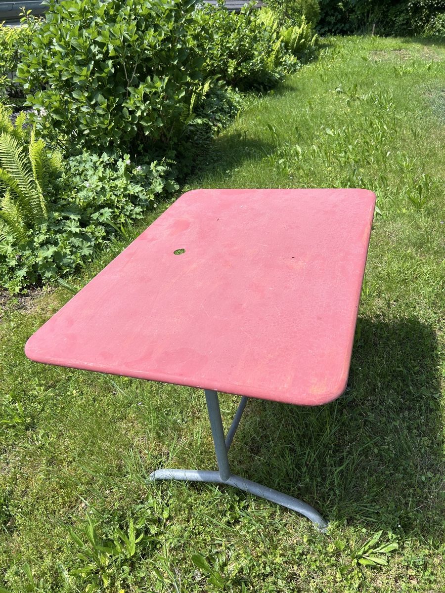 Tavoli: Vintage Gartentisch, rot, 1.00x0.70 – Usato da Burgdorf venduto da Starmorpheus 1