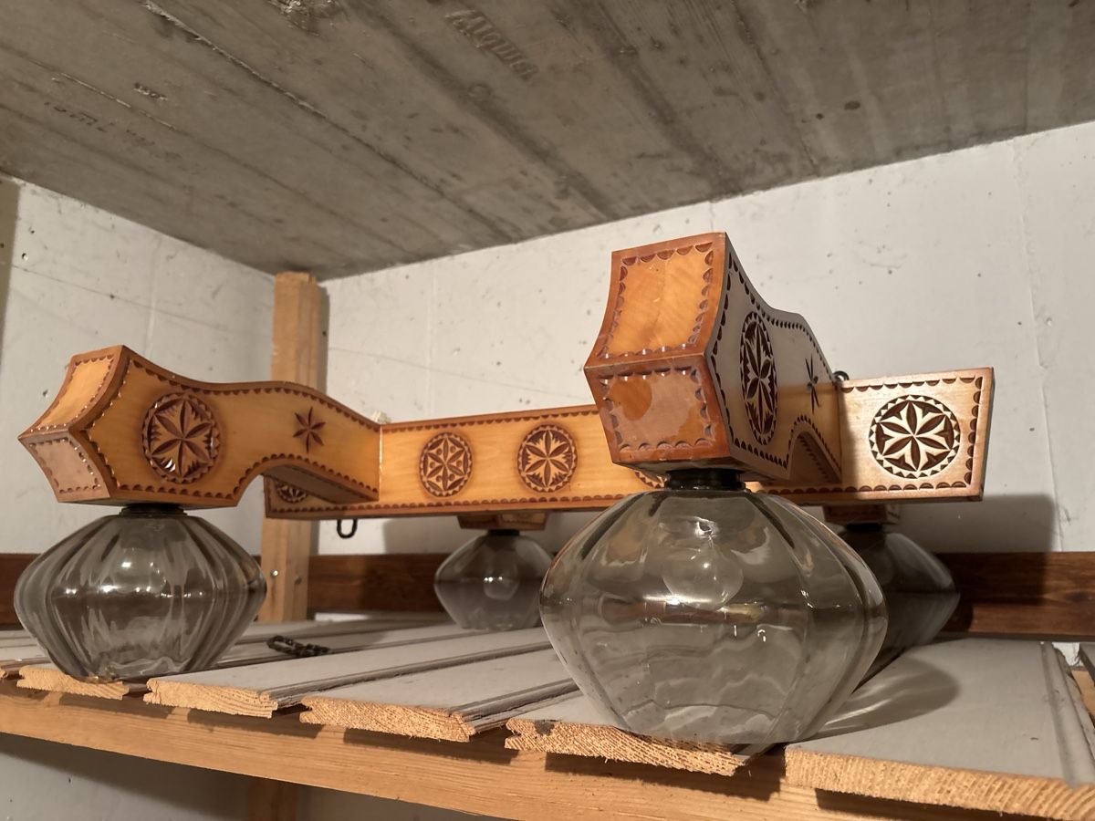 Lustres & lampes de plafonds: Rustikale Deckenlampe Holz mit Schnitzerei – D'occasion à Holziken par US3R 1