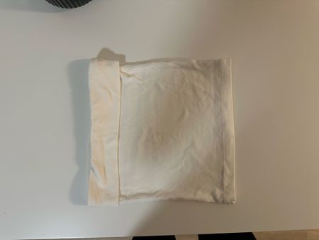 Süsses, weisses Top