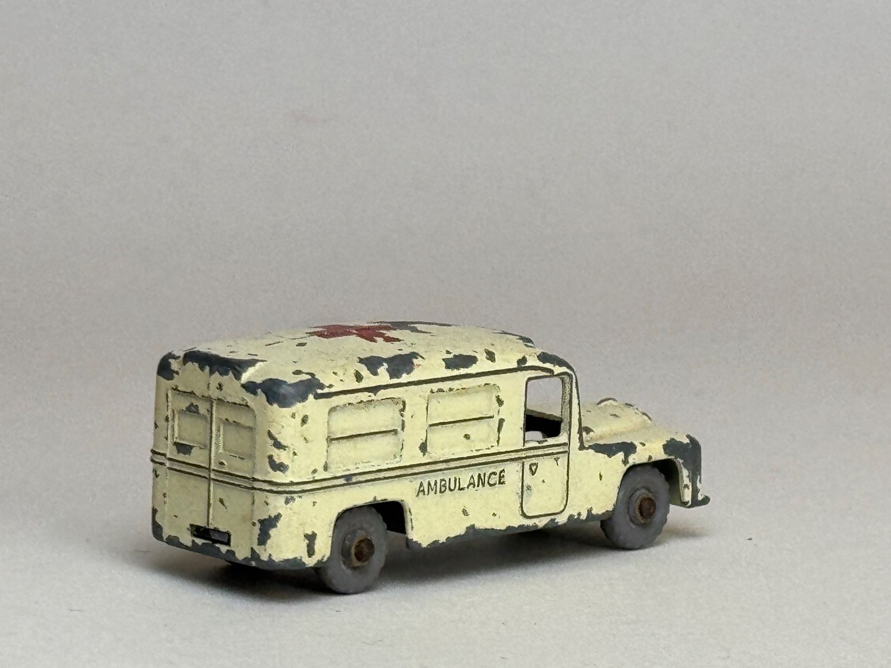 Lesney Modellini d'auto: Lesney Daimler Ambulance  NO 14 – Usato da Elm venduto da Wikmtz 1
