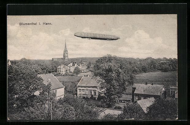 Foto & Poster: Blumenthal i. Hann., Ein Zeppelin schweb – Usato da Berlin venduto da bartko-reher