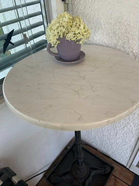 Tables: Stehtisch Marmoroptik Eisengussfuss guter Zustand – D'occasion à Mellingen par mei_m9lq 2