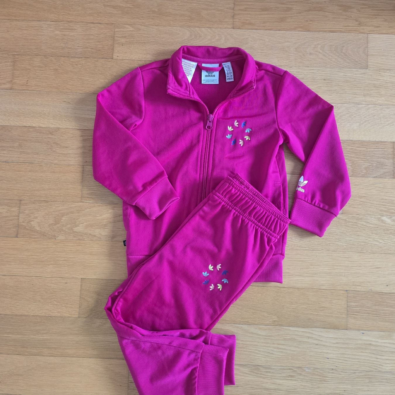 Lotti & Set di vestiti: Adidas 104 – Usato da Zug venduto da zebbra192