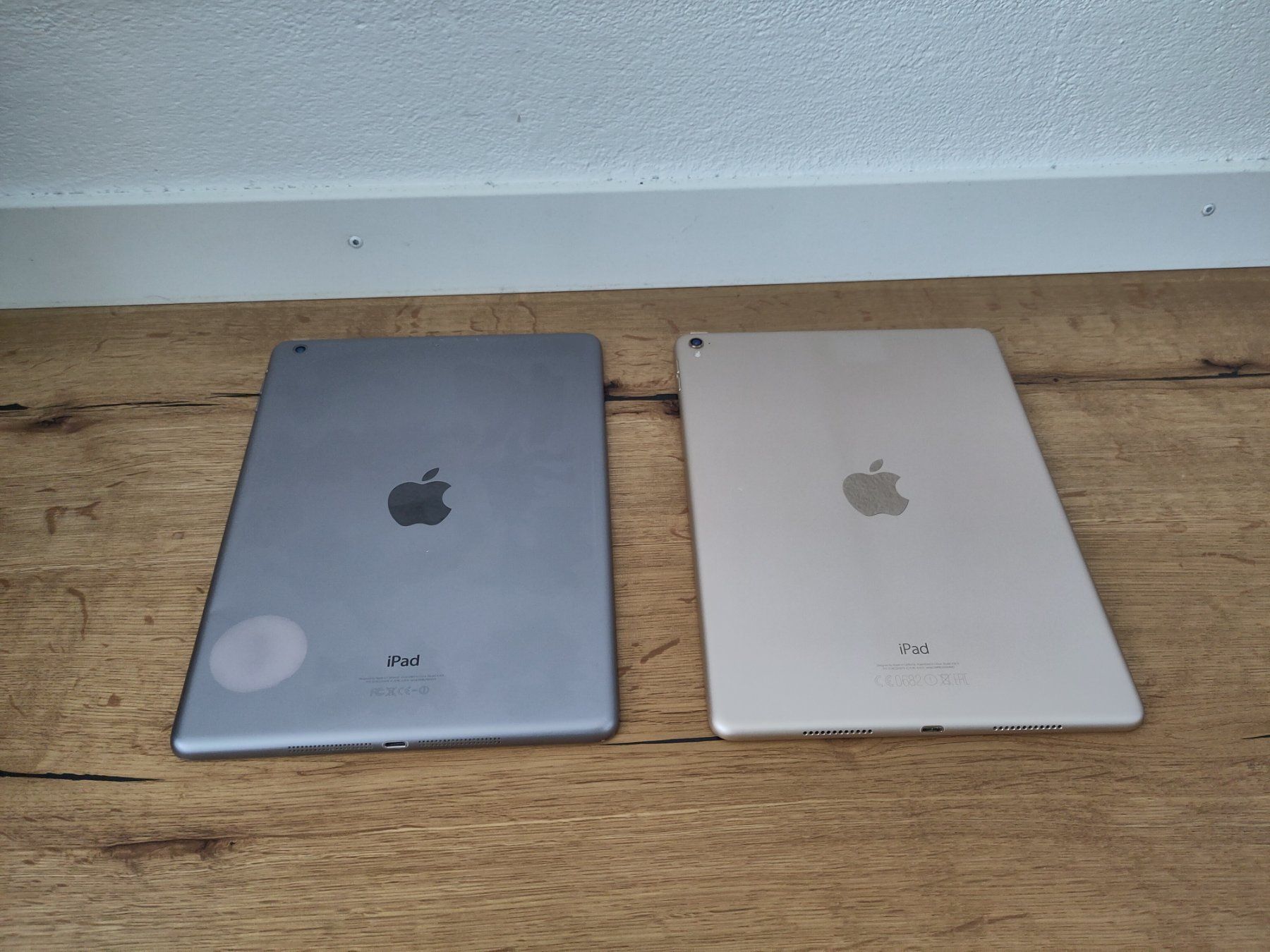 Apple Tablet PC: 2 iPads und 6 iPhones von Apple – Usato da Siebnen venduto da TurboMega 1