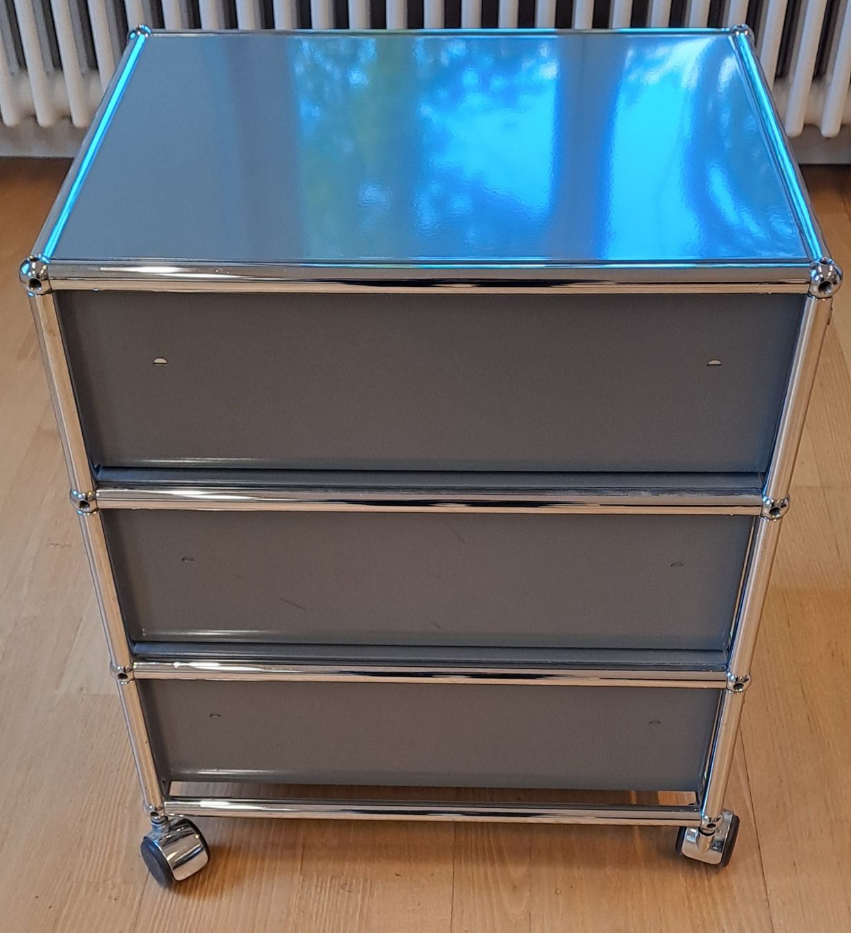 USM Kommoden: Schöner USM Haller Container mit Rollen (mittelgrau) – Gebraucht aus Winterthur von altrade 4