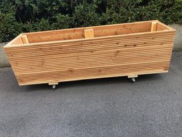 Blumentrog aus Holz, sehr stabil, nie benutzt