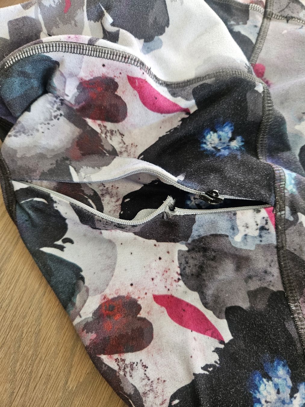 Leggings: Sportleggings mit Blumenmuster, Grösse M – Usato da Rüschlikon venduto da zzz1234 1