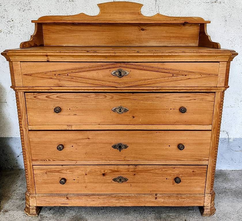 Commodes: Wunderschöne Kommode – D'occasion à Winterthur par Sheriban
