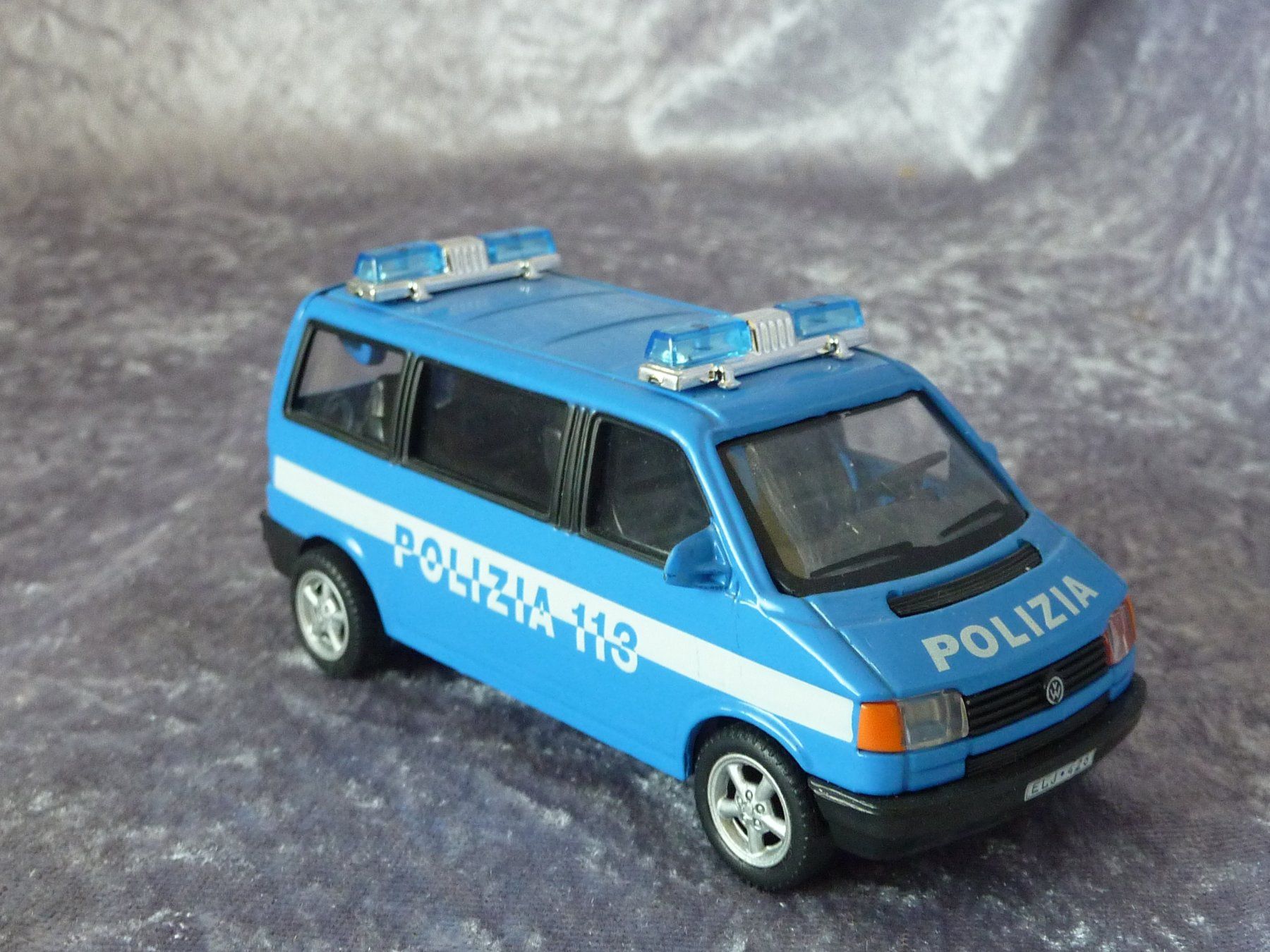 Volkswagen Modellautos: VW Bus T4 Policia 113  1:43 – Gebraucht aus Dürrenäsch von modellautos4you 4