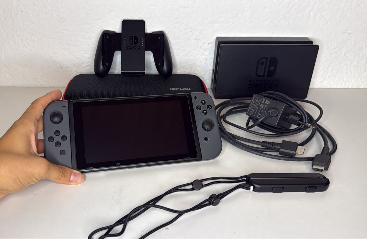 Nintendo Console: Nintendo Switch grey - complete set with a screen protector! – Usato da Ehrendingen venduto da bubulence 1