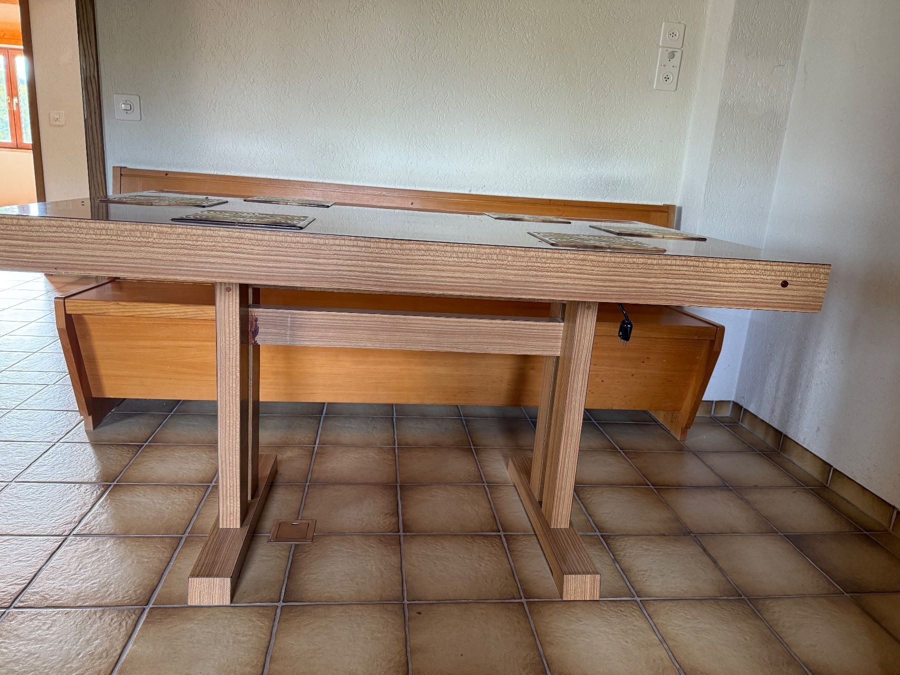 Tables: Esstisch Holz mit Wärmeplatten – D'occasion à Nidau par Opal98 1