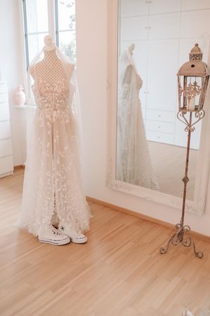 Brautkleid mit Spitze, Grösse 42 A-Linie, neuwertig👰