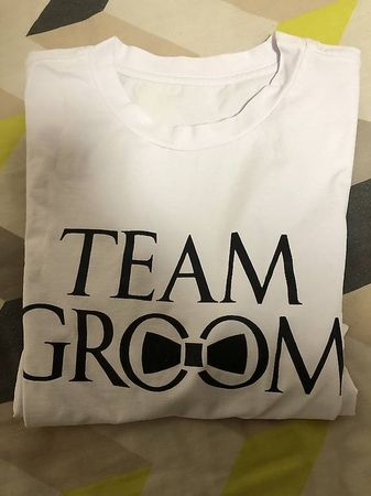 Team Groom Bachelor Party T-Shirt + Anstecker, Grösse S
