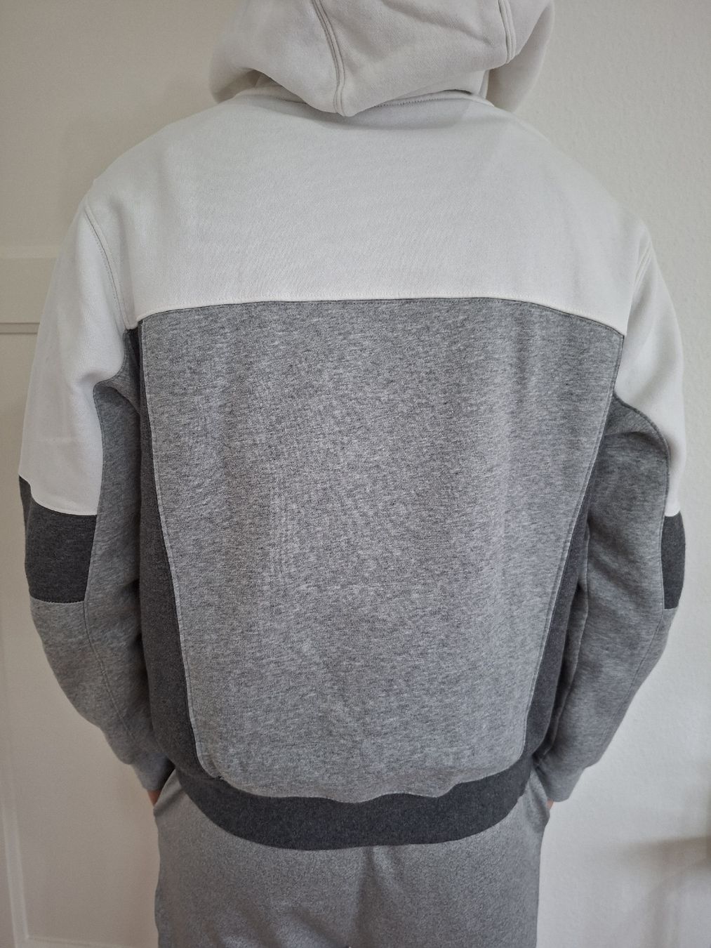 Nike Maglioni & Felpe: Pull Nike Gris, Blanc - – Usato da Renens VD venduto da ser_j2fn 1