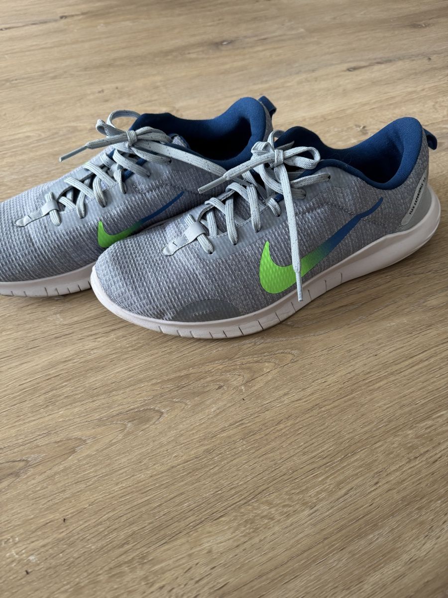 Nike Herrenschuhe: Nike schuhe 44 gr – Gebraucht aus Dübendorf von Ilsaporedelviaggio