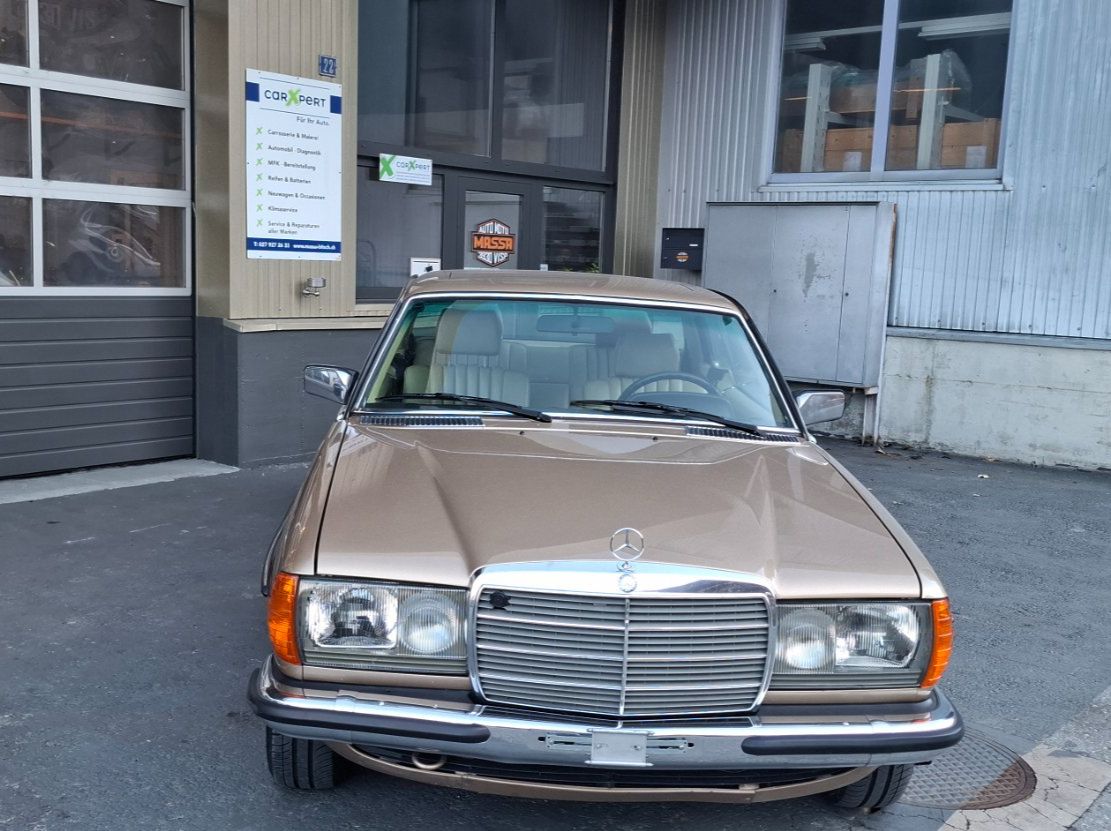 Mercedes-Benz Automobili: Mercedes Benz 280 CE – Usato da Visp venduto da Automotomassa 1