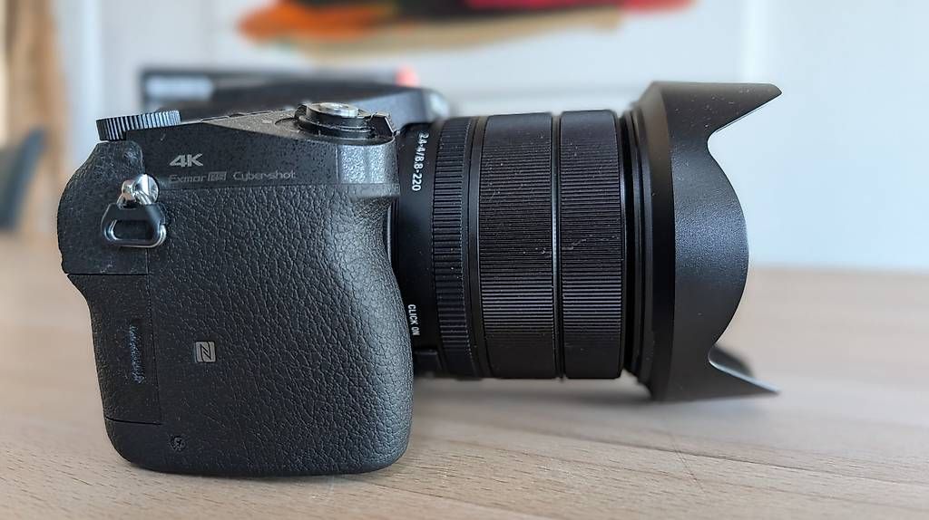 Sony Fotocamera: Sony RX10 IV mit Garantie – Usato da Menzingen venduto da S.F.T 2