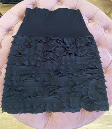 Black ruffle skirt, chic and stylish