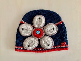 Kappe dunkelblau mit Blume, Handarbeit, Einzelstück