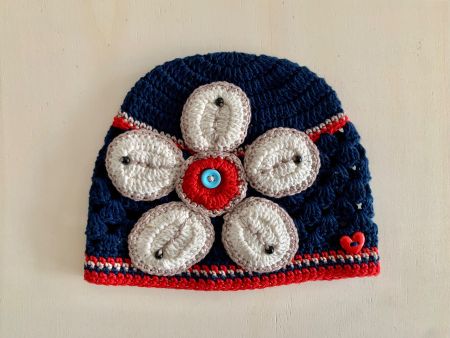 Kappe dunkelblau mit Blume, Handarbeit, Einzelstück