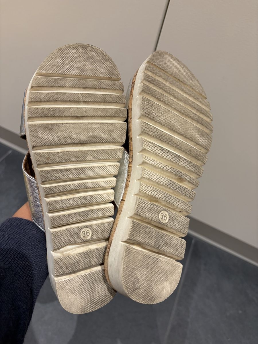 Scarpe da donna: Sandale silbrig Gr 36 – Usato da Bern venduto da Croquant 1
