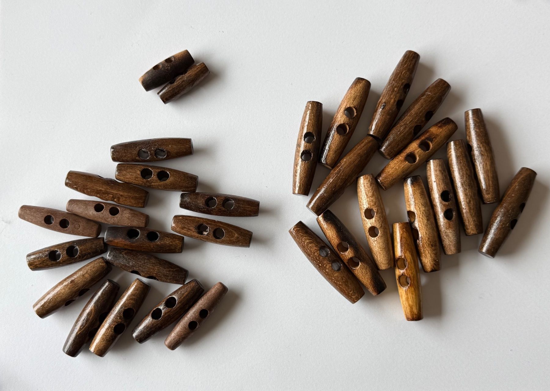 Bottoni: Holz Knebel-Knöpfe, 31Stk. – Nuovo (secondo la descrizione) da Allschwil venduto da Spice6