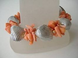 Armbänder aus Muschelnkern und Achat