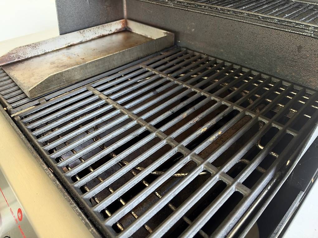 Griglie: Weber Genesis E-325s neuwertig – Usato da Gossau SG venduto da miggeli13 2
