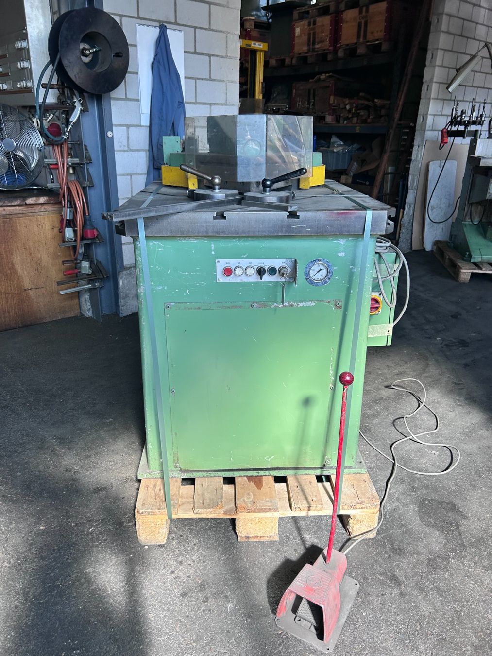 Tutte le macchine: Boschert Ausklinkmaschine – Usato da Münchenstein venduto da fransch 5