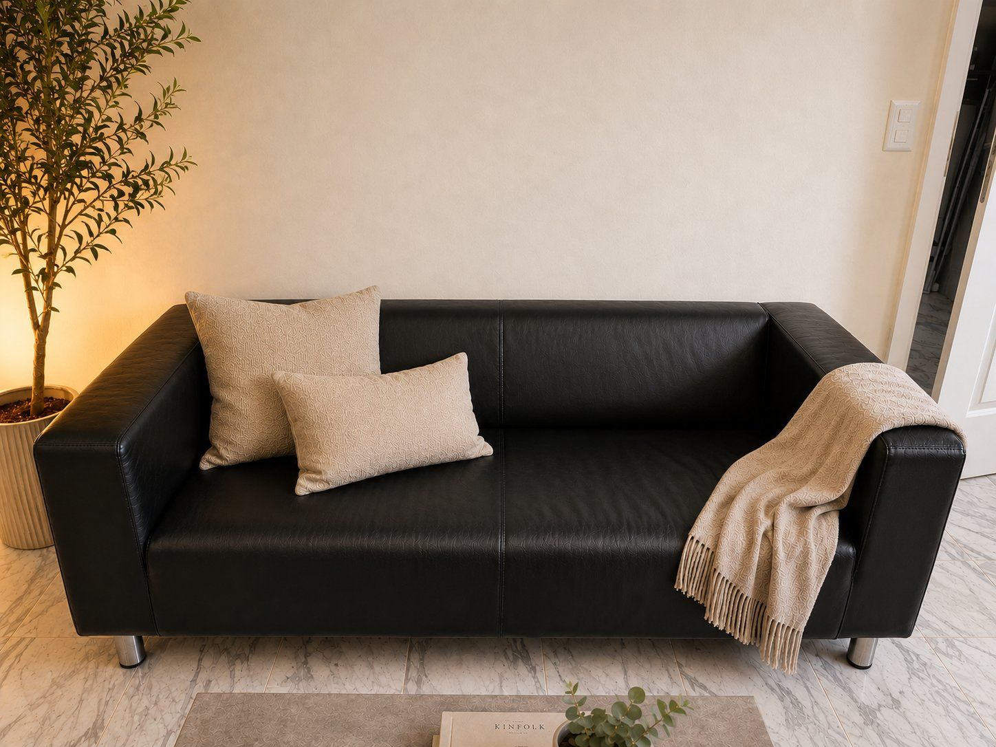 Ikea Divani: IKEA KLIPPAN 2er Sofa schwarz Lederoptik gepflegt – Usato da Derendingen venduto da dei_q7cw