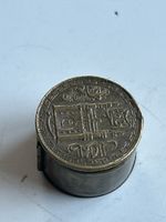 Runde Dose mit Verzierungen und Deckel(S29)
