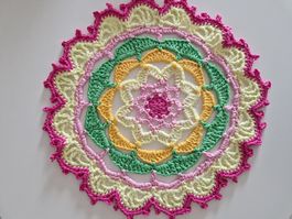 Mandala Untersetzer Doily gehäkelt handgemacht