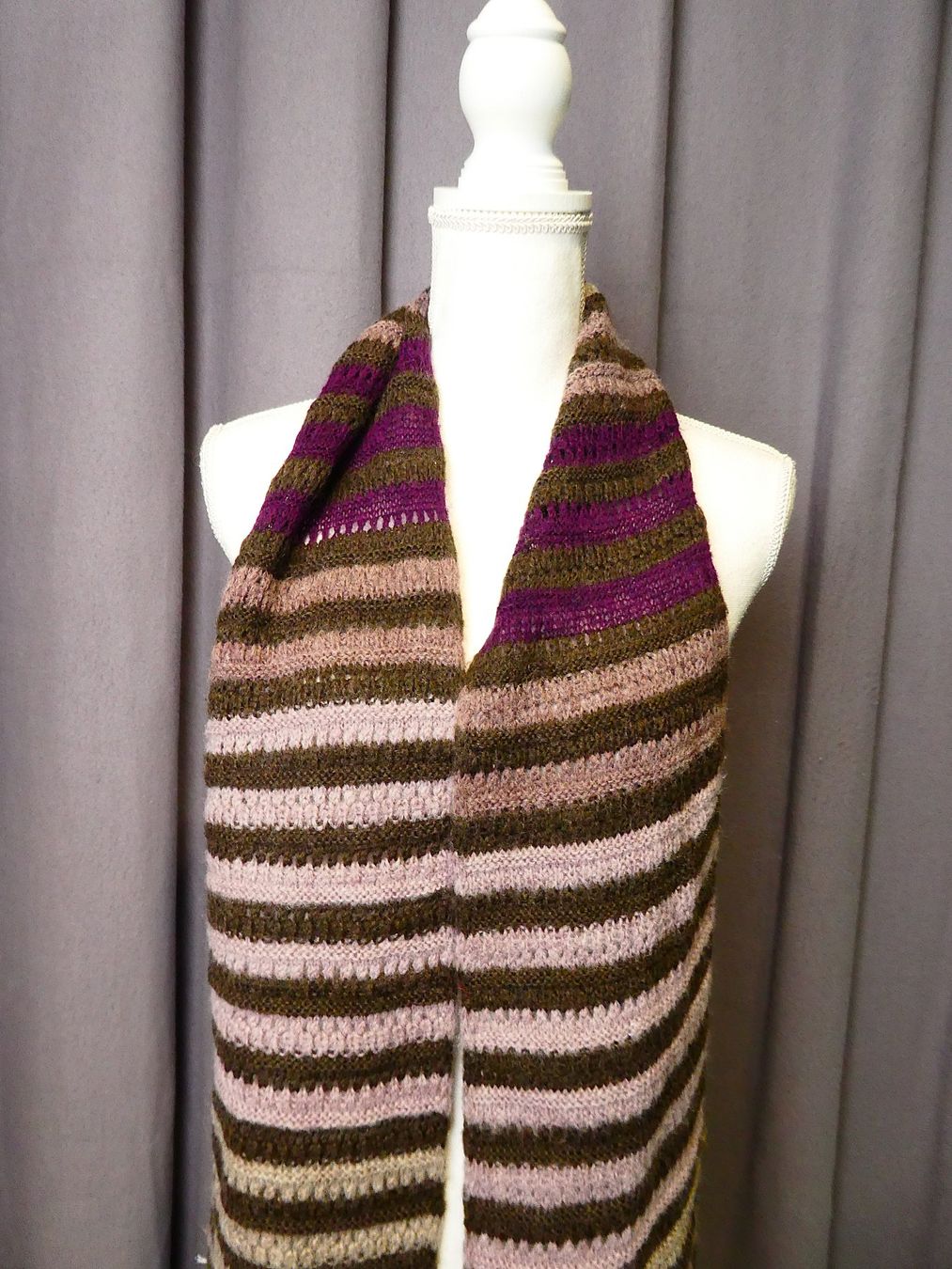 Foulard & Sciarpe: Handgestrickter Schal – Usato da Urtenen-Schönbühl venduto da Restwert_Schoenbuehl 4