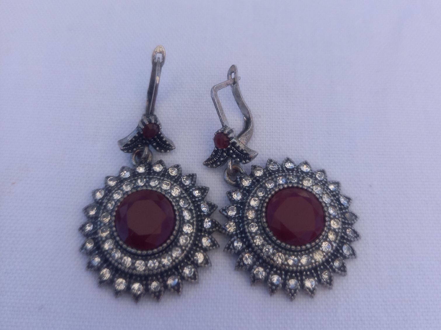 Boucles d'oreille: zarte antike Ohrringe mit.Rote Steine – D'occasion à Kerzers par ExpressoTerreno