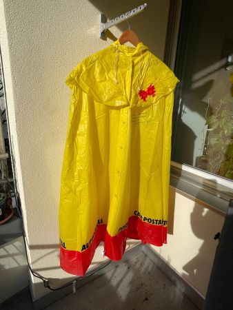 PTT Post Regenpellerine Postauto für die Kundschaft