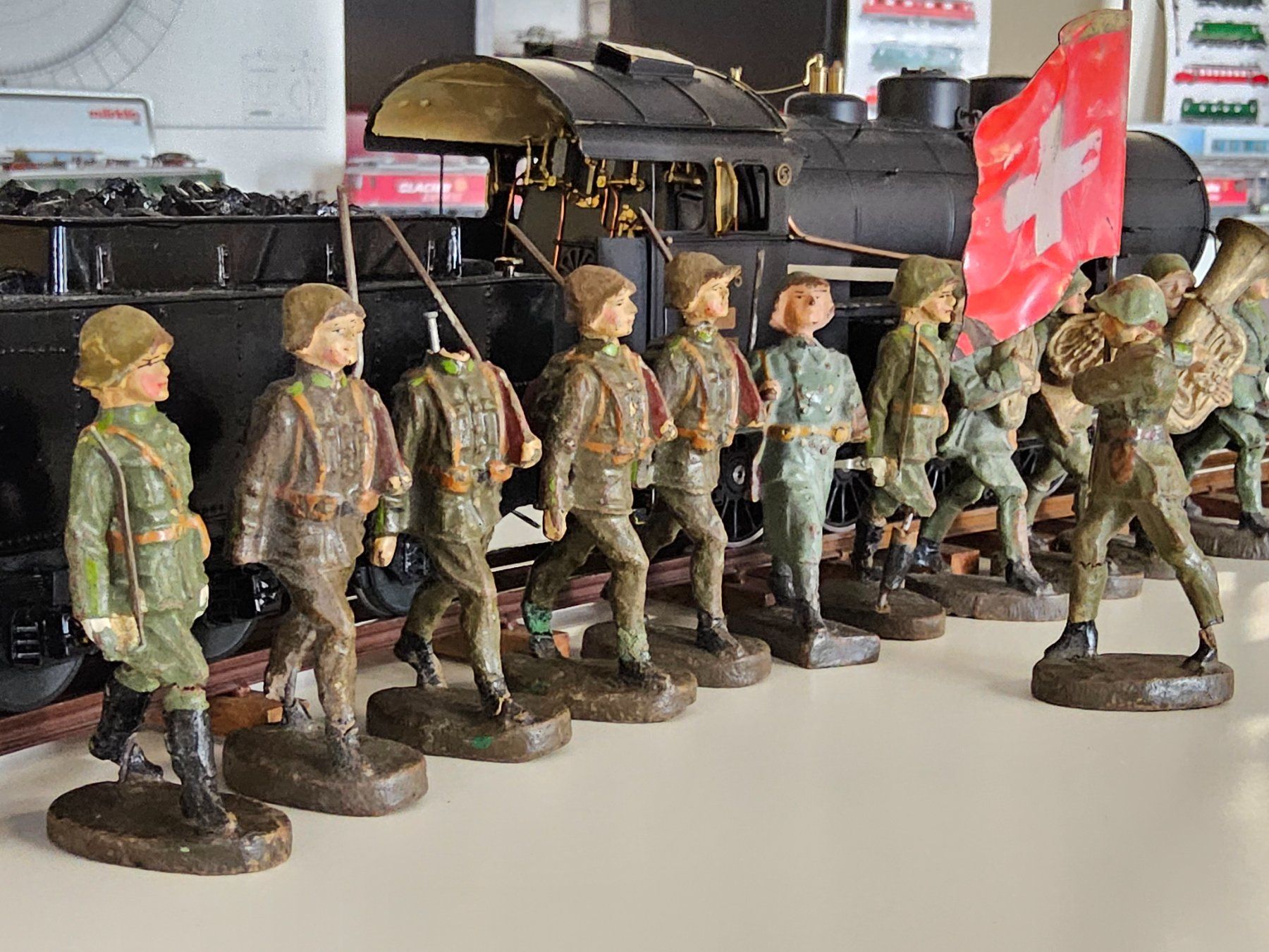 Statuette: schweizer Armee vor 1939 ___ 13 x Figuren Elastolin & Lineol – Usato da Uerikon venduto da Airport68 7