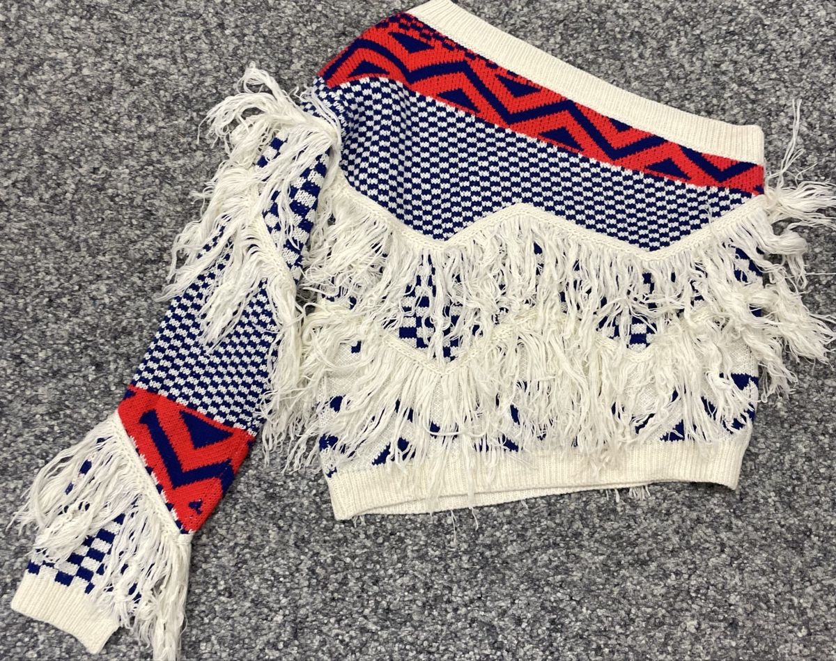 Pullover & Sweatshirts: Ausgefallener  Pullover mit Fransen, Grösse M – Neu und originalverpackt aus Au ZH von Jaggy4