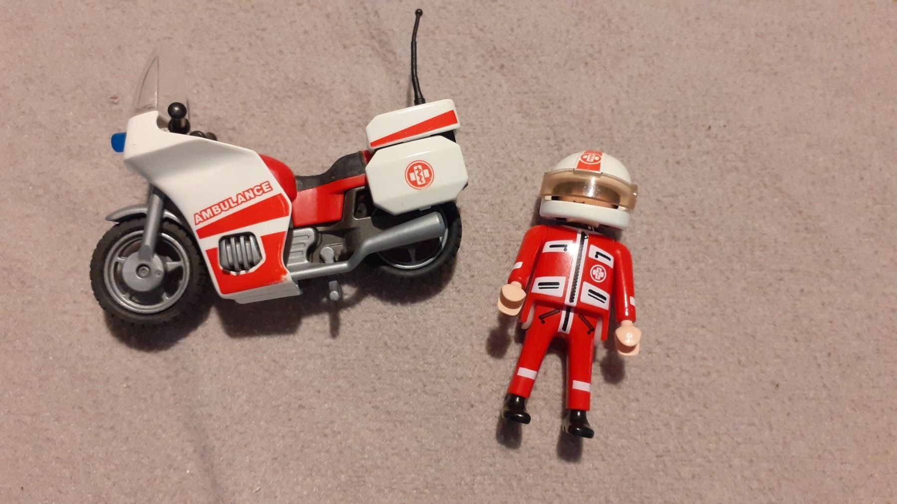 Playmobil Spielzeuge: Playmobil Notfallmotorrad mit Figur – Gebraucht aus Urtenen-Schönbühl von Chaeppeler
