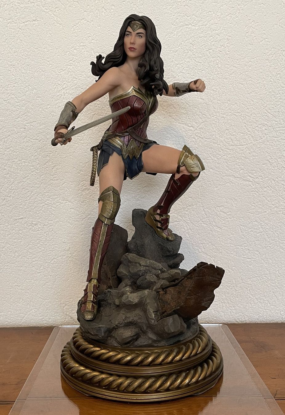 Figuren: Wonder Woman Figur 50 cm – Gebraucht aus Sins von den_z9gy 9