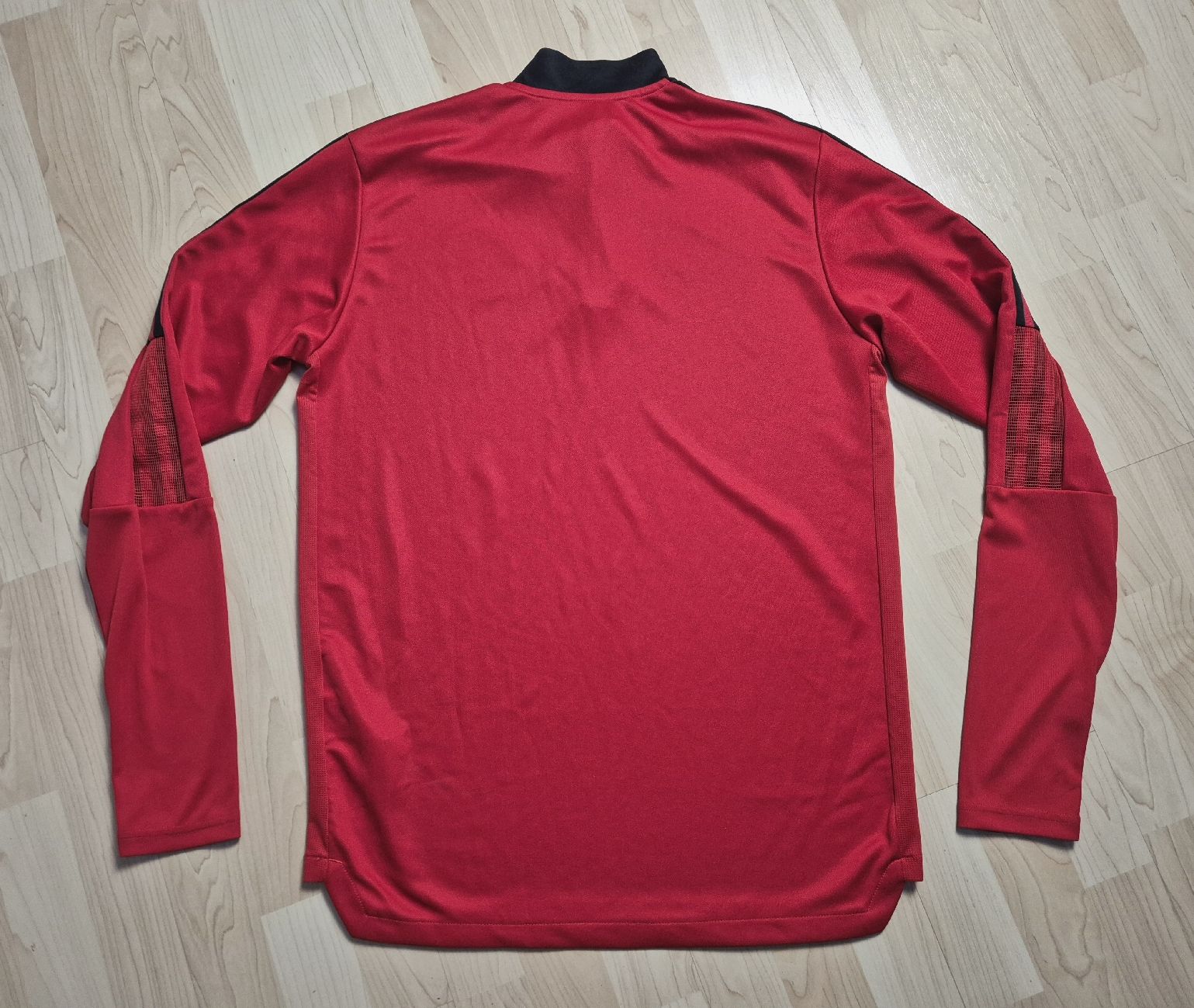 Adidas Canottiere & Pantaloni: Adidas 22/23 Training Shirt Grösse L  – Nuovo (secondo la descrizione) da St. Gallen venduto da CaliSunshine 1