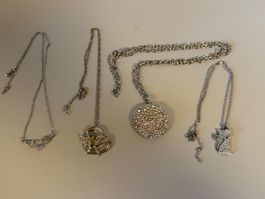 Modeschmuck-Kollektion: 4 stilvolle Halsketten im Set!