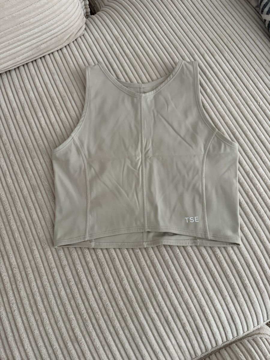 Lots de vêtements: Ensemble beige TSE – Neuf (Voir description) à Eysins par mar_b75s 1