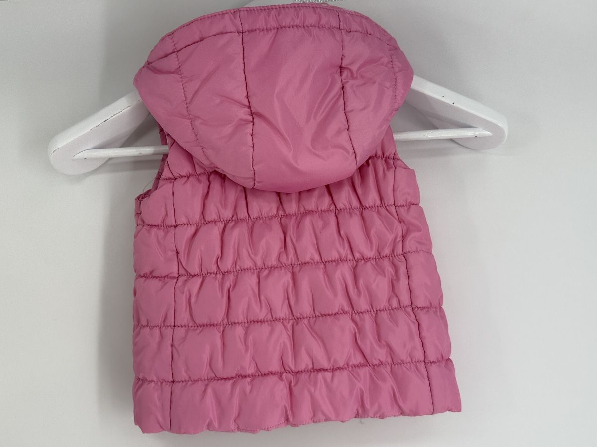 Altro abbigliamento per bambina: Gesteppte weste mit Kapuze Gr. 92 – Usato da Auenstein venduto da moin. 1
