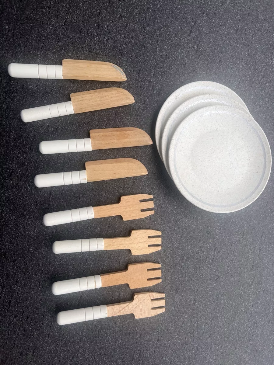 Spielzeuge: Kindergeschirr Set Holz Messer Gabel Teller – Gebraucht aus Thun von cxenia