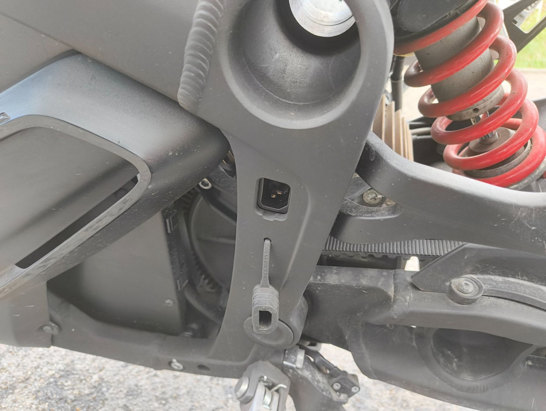 Zero Motorcycles Strada: ZERO S ZF 14,4 Elektromotorrad – Usato da Zürich venduto da valerio-di-carlo 9