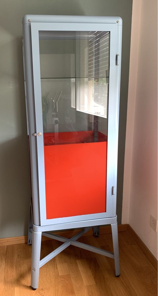 Vitrines: Fabrikör Glasvitrine Ikea – D'occasion à Basel par Gurbinchki