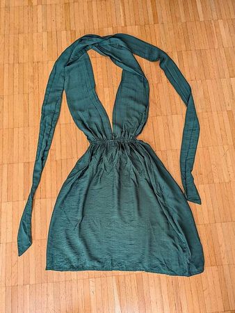 Kleid aus grünem Stoff Neckholder Grösse S