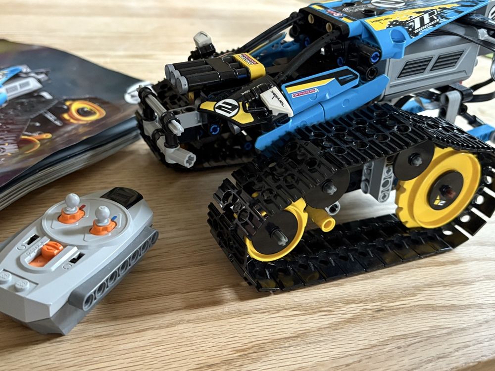 Lego Technic stunt racer 42095 (Gebraucht) in Schönenberg ZH für CHF 38 ...