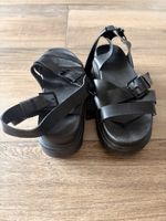 Sandalen schwarz mit Riemen und Schnallen Grösse 38