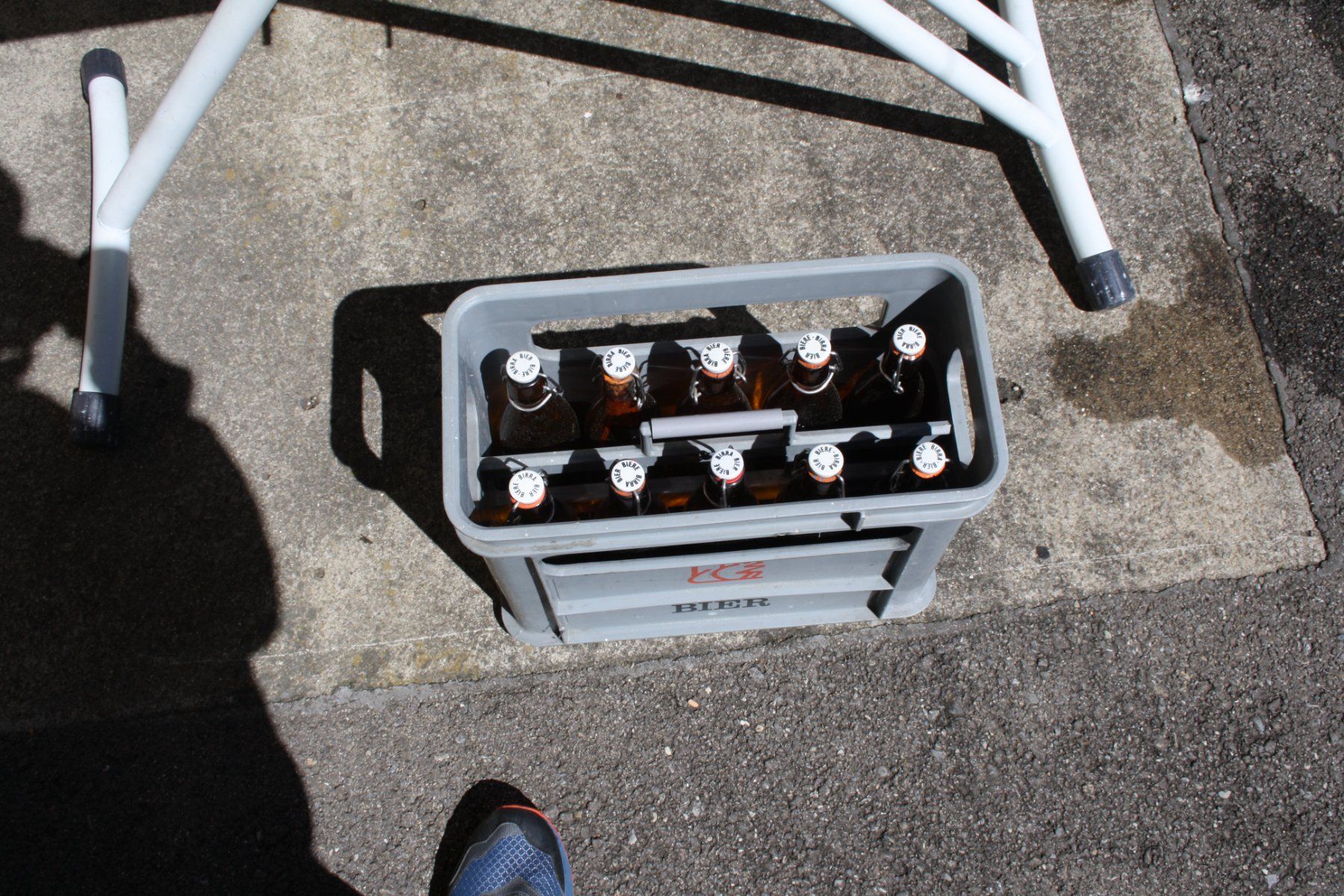 Casse di vino e birra: EICHHOF BIERKISTE MIT  BÜGELFLASCHEN – Usato da Wauwil venduto da Pneuedy 6